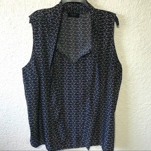 Black & White 3XL V-neck Top